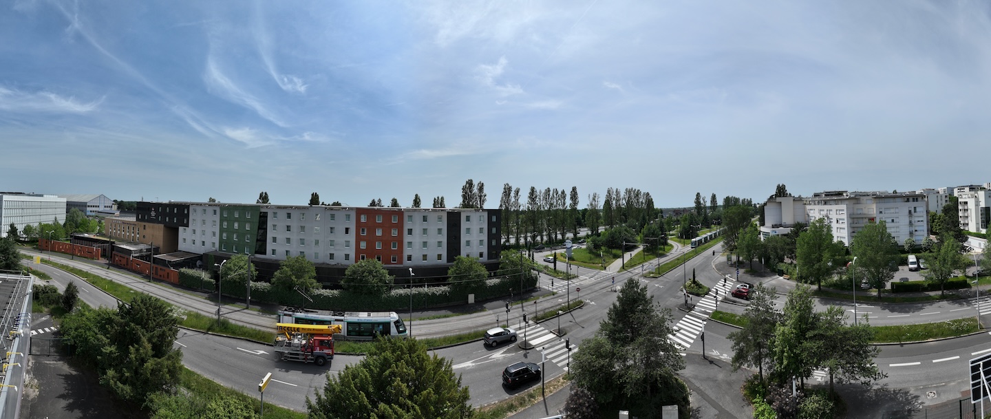 Panoramique par drone réalisé à hauteur d'étage sur un programme immobilier, pour montrer la vue aux acquéreurs